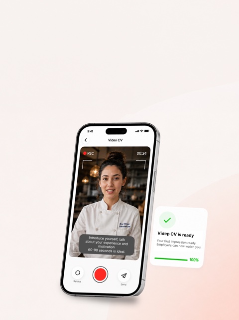 A chef recording a Video CV in the CatchJobs app
